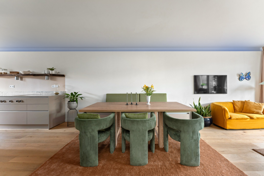 Moderne interieurinrichting met functioneel design en architectonische vormgeving