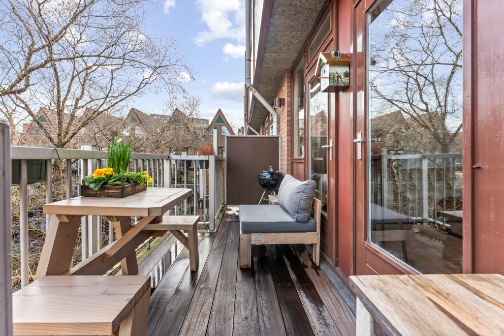 Custom tuinbank ontwerp: loungemeubel met comfort en architectonisch design door Bouwvorm