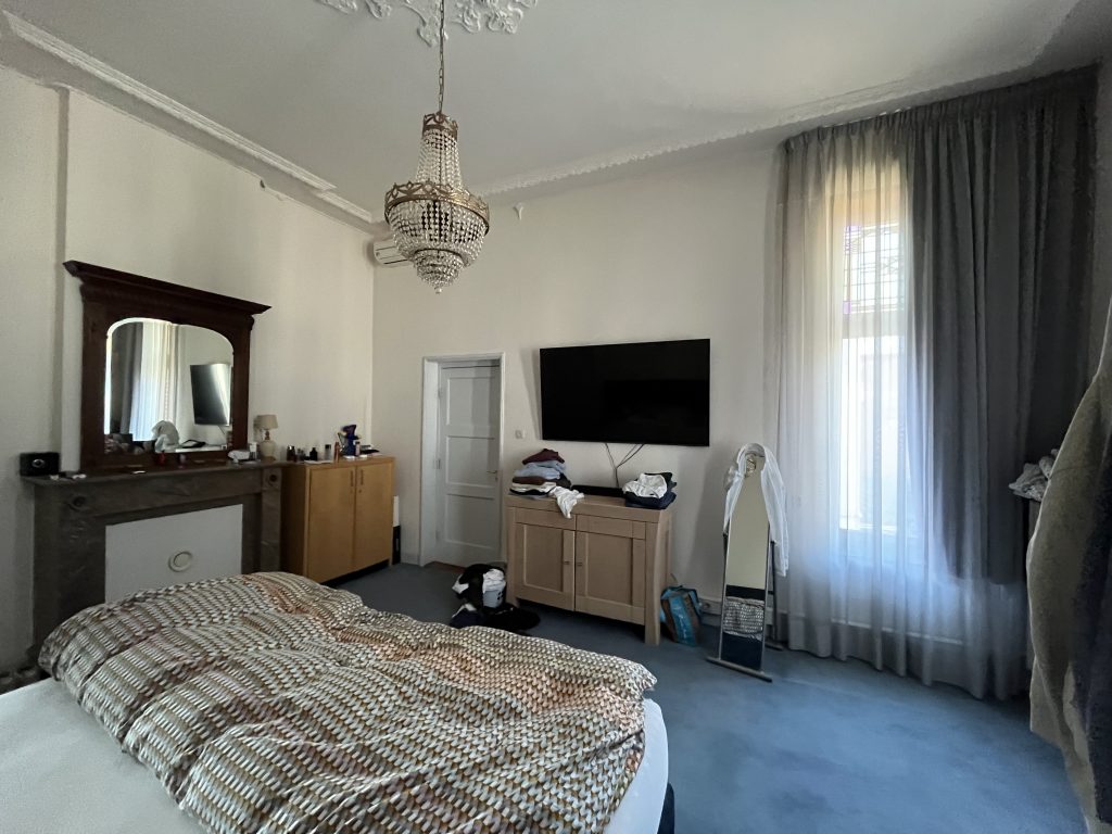 Voor-renovatie: slaapkamer in Heerlen voordat Bouwvorm het modern interieur realiseerde