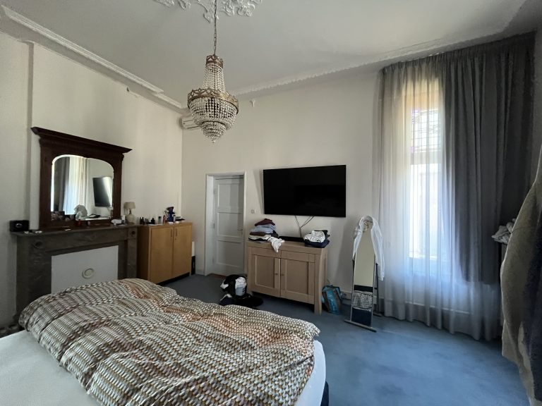 Voor-renovatie: slaapkamer in Heerlen voordat Bouwvorm het modern interieur realiseerde